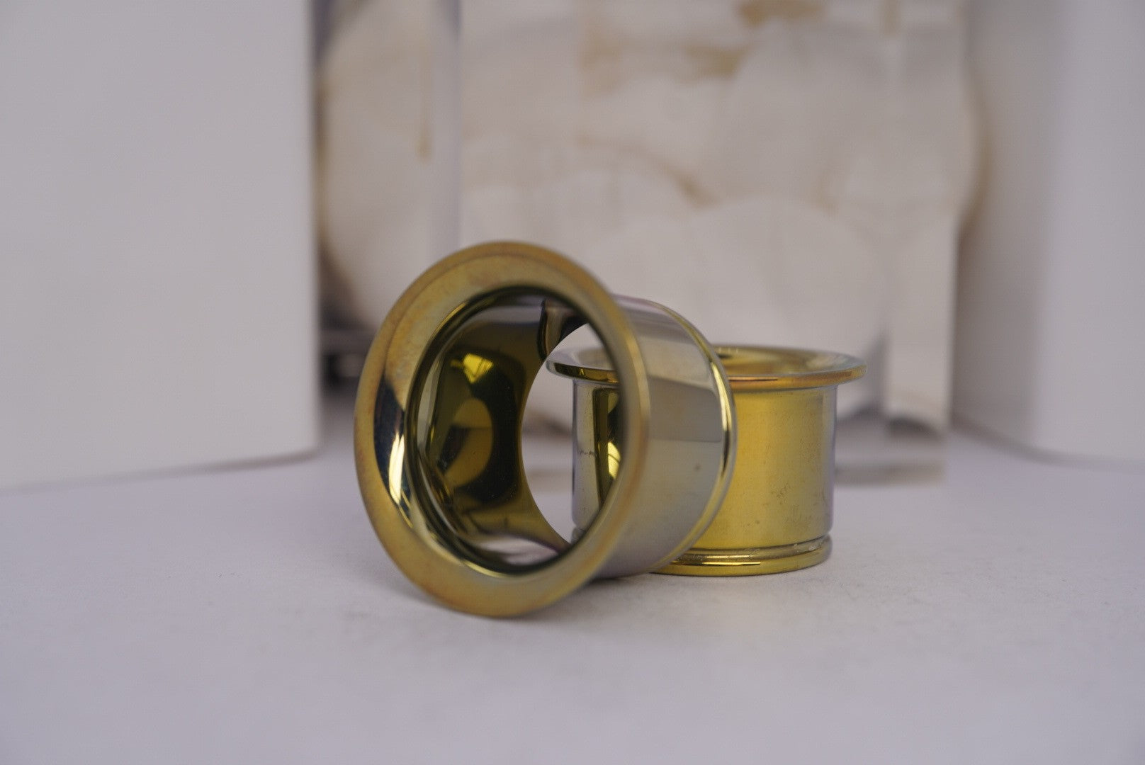 7/8" Single Flair Yellow Eyelets in Titanium