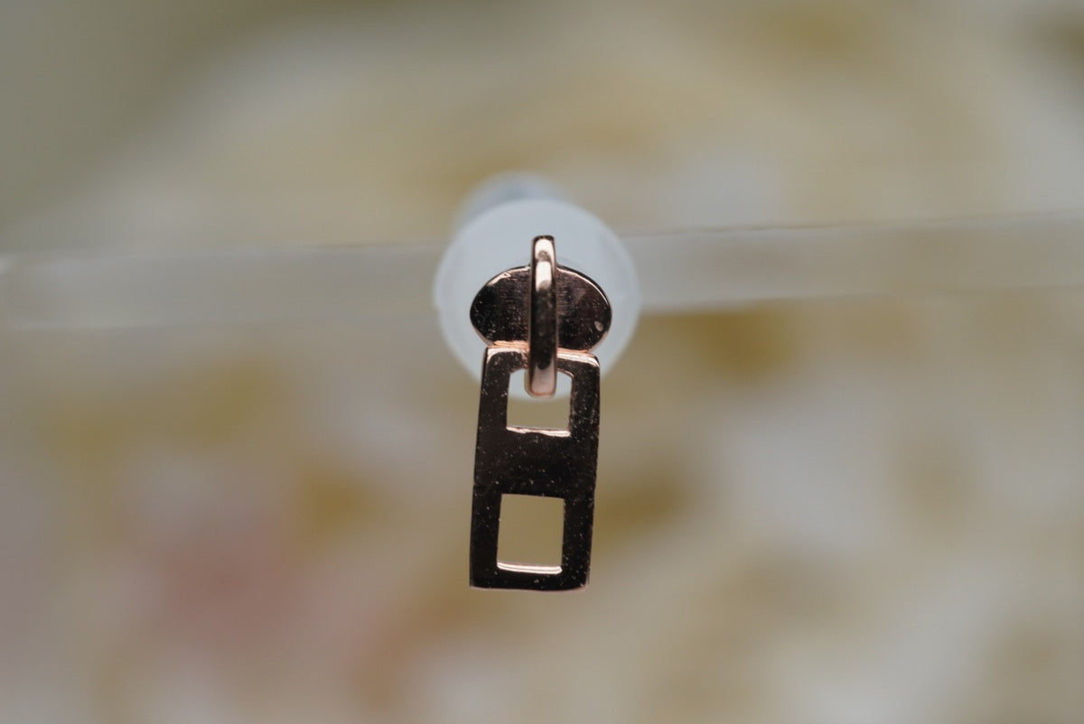 14k Gold 4 x 7.5 mm "Zipper" in rose gold, front view
