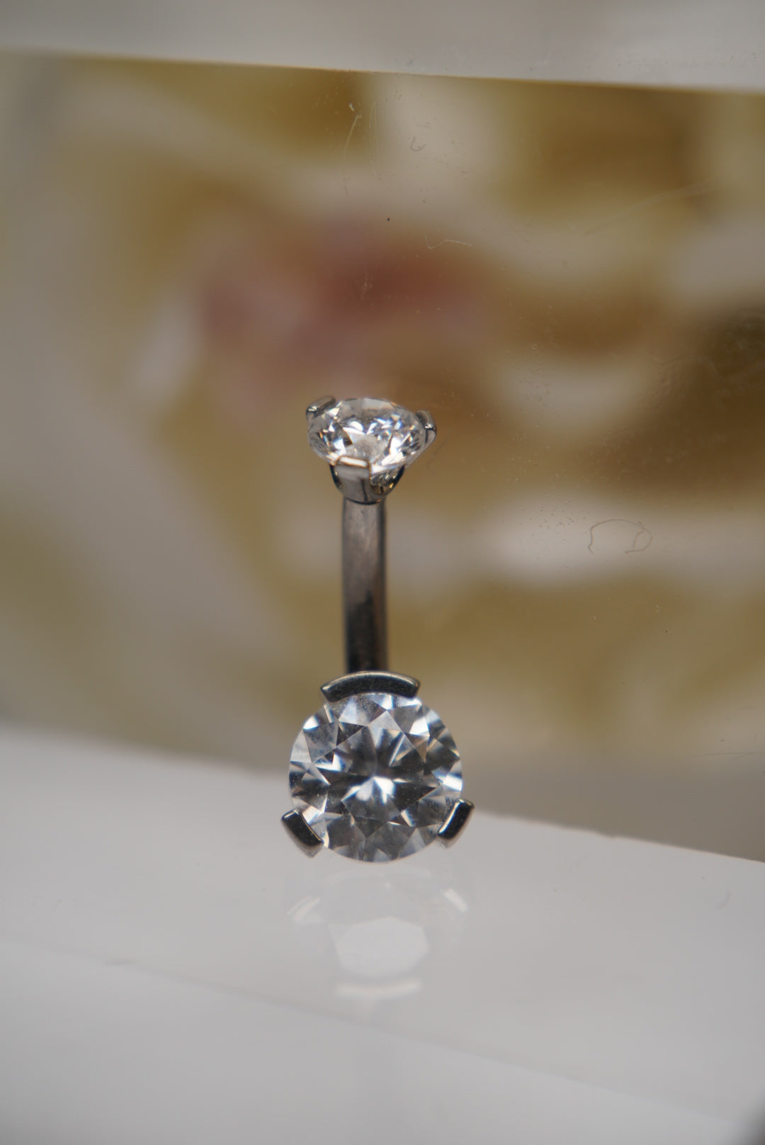 White Crystal Navel in a Prong Setting (4mm/6mm)