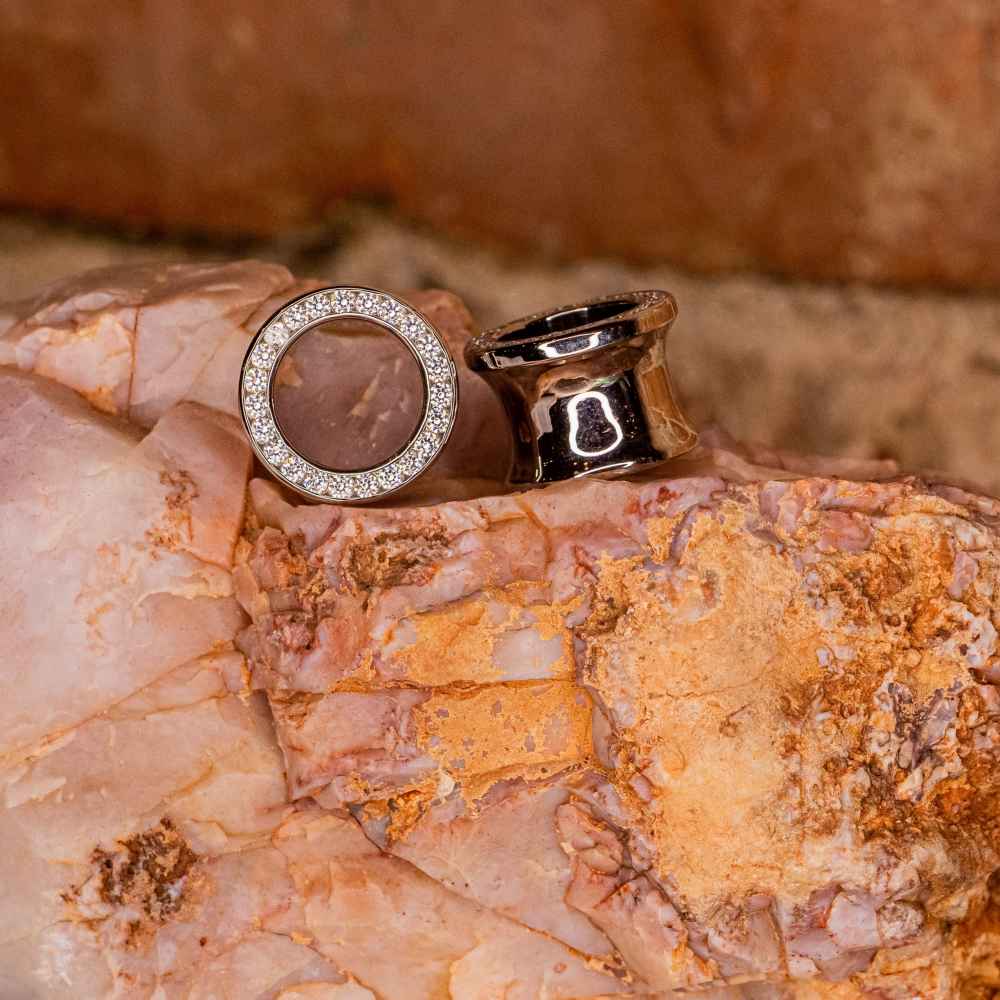 Gemmed Eyelets in White - 9/16"