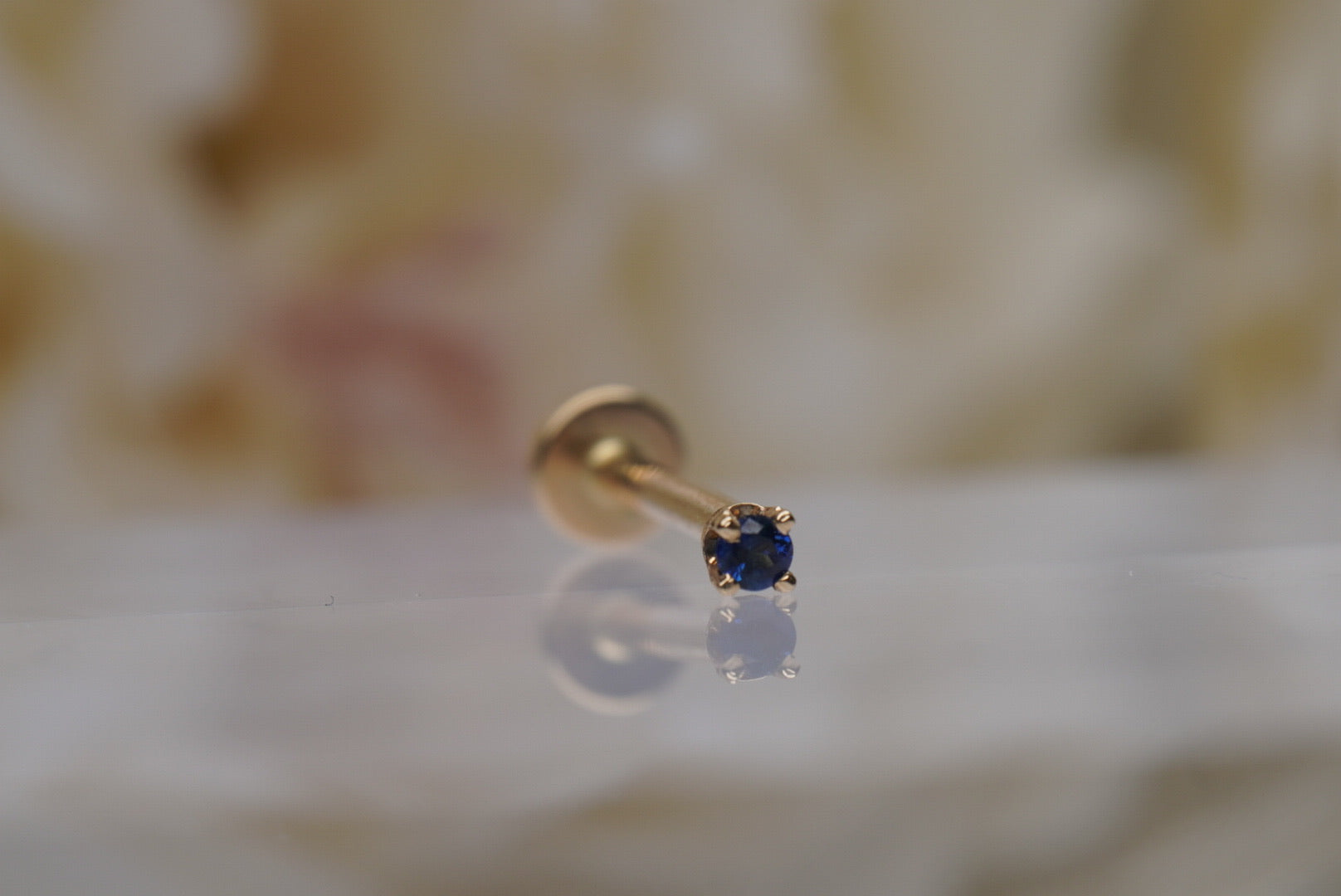 Sapphire Crystal Prong in Yellow Gold with 16g Backing