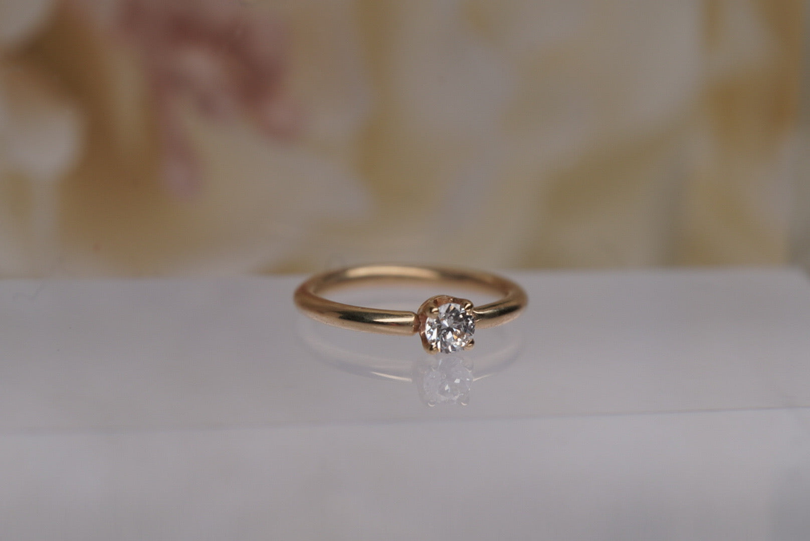 18g Prong Set Side Facing Gem Ring in Yellow Gold
