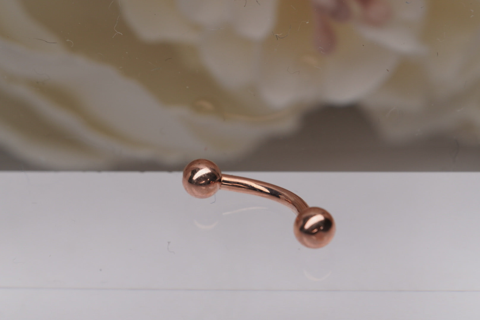 Curved Barbell for Navel in Yellow Gold