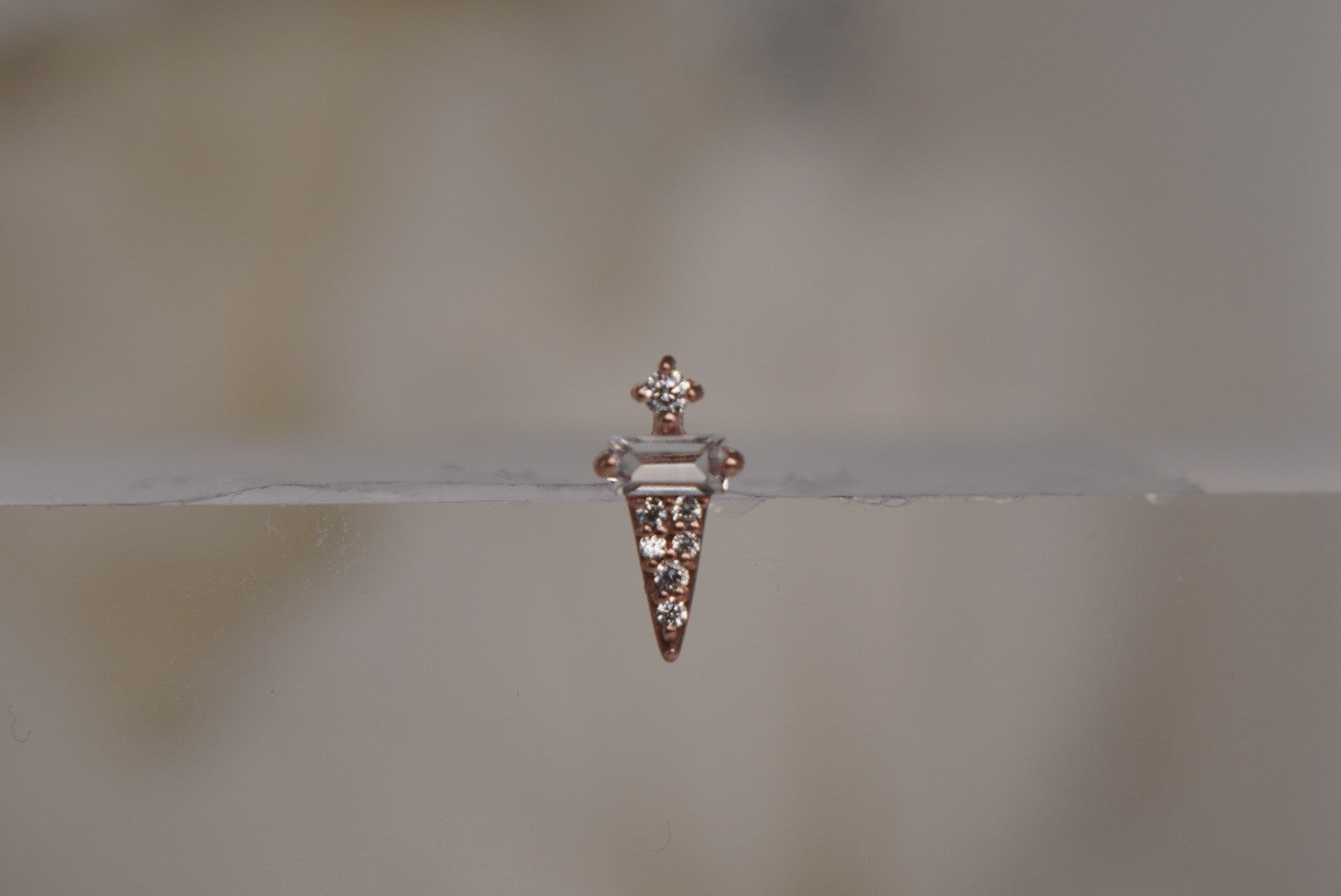Dystrikt with Crystals