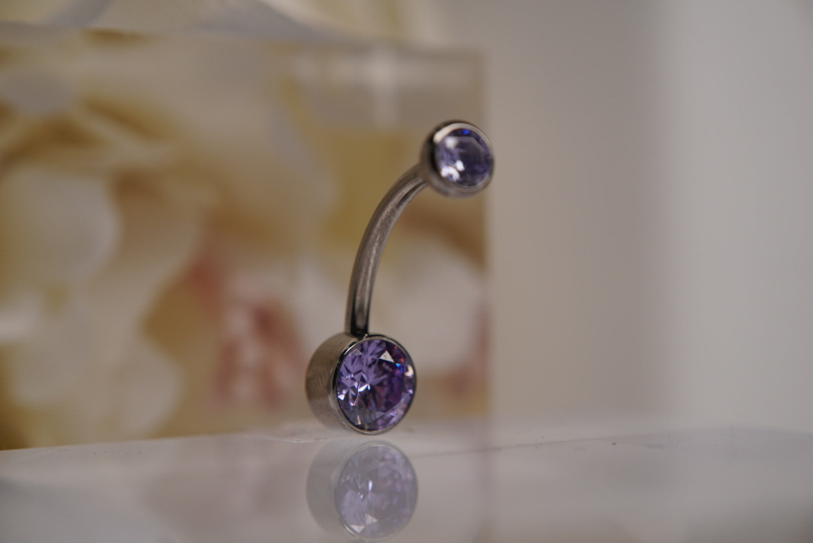 Lavender Crystal Navel in a Bezel Setting (4mm/6mm)