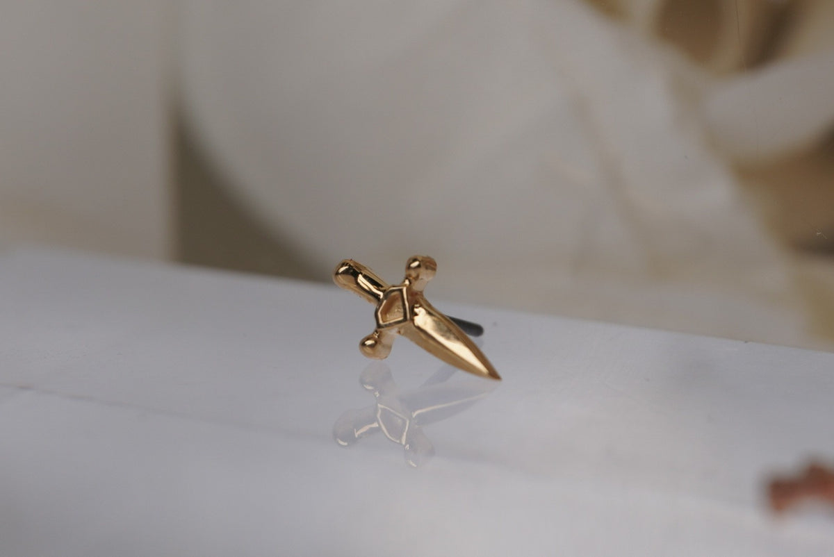 18k Gold Dagger angled
