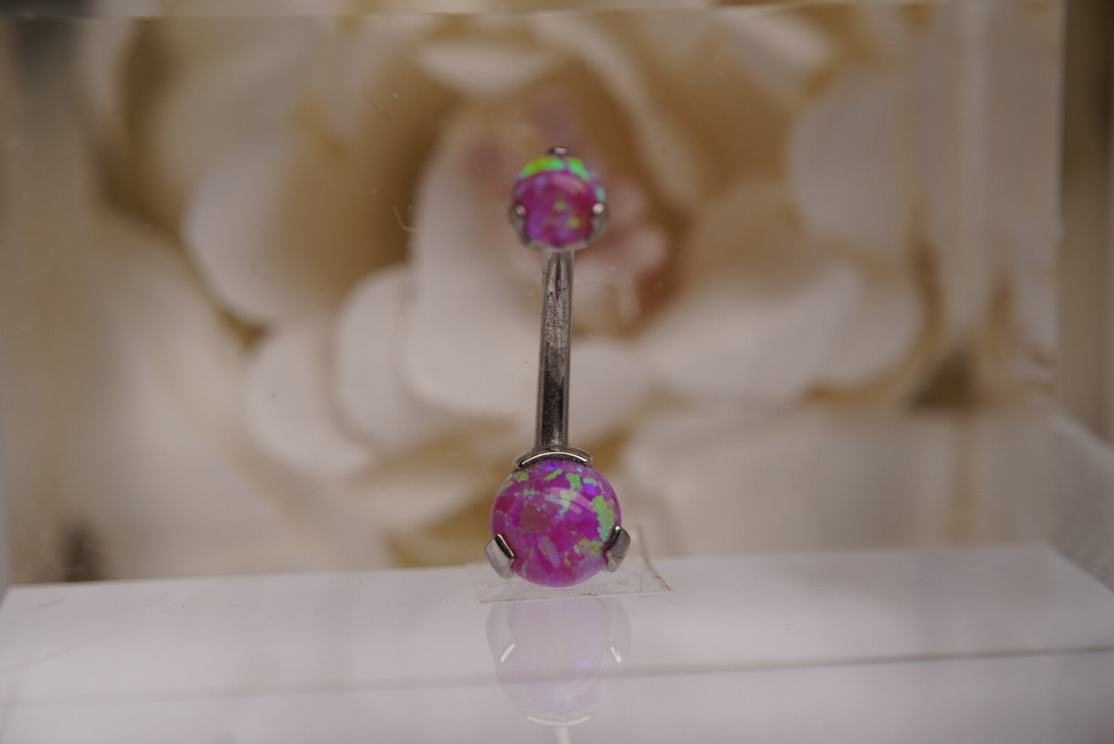 3-Prong Navel with Magenta Opals in 14g