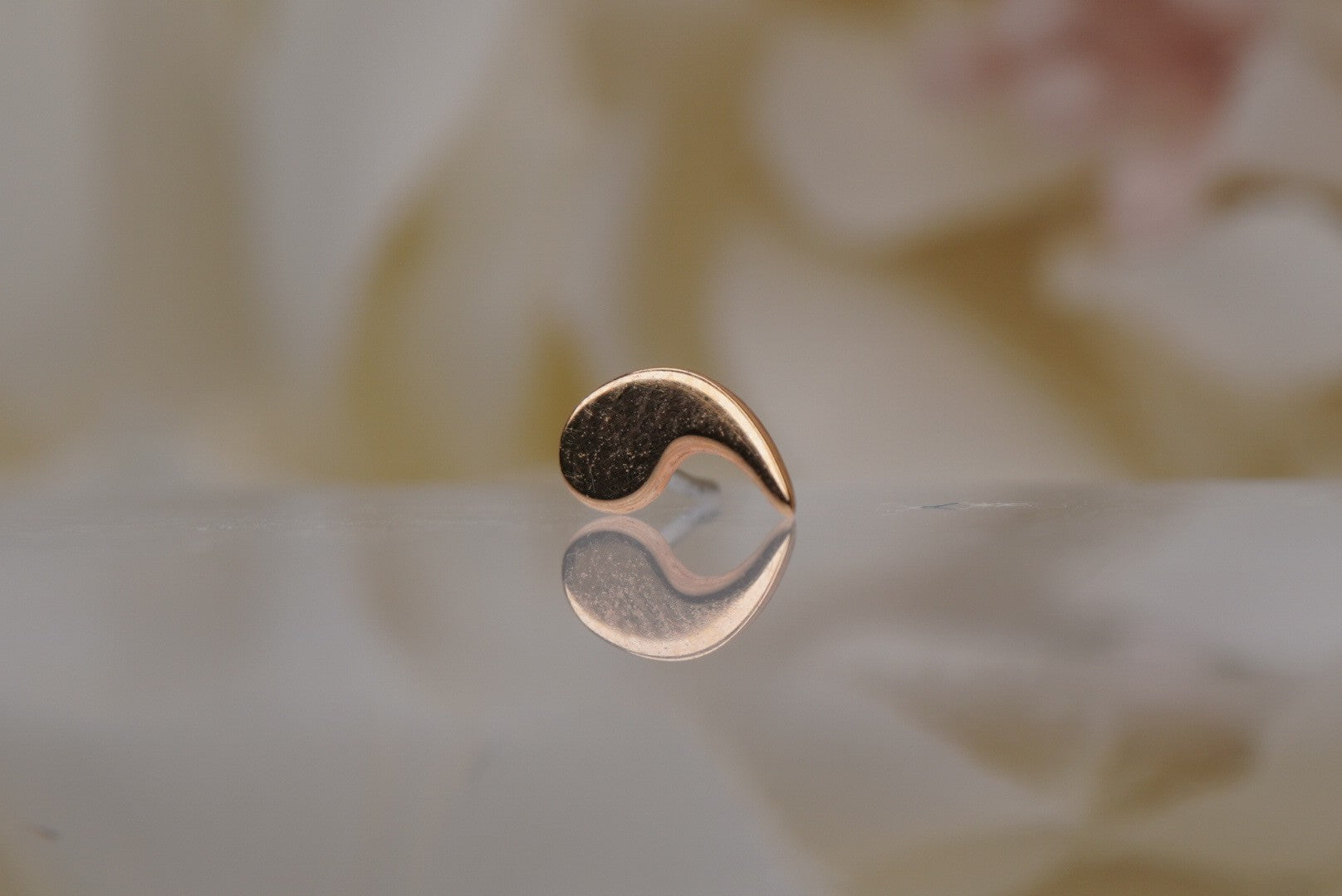 Comma in Gold