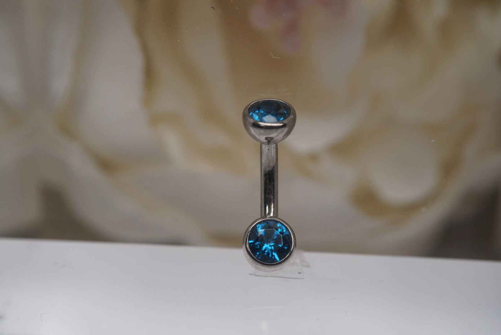 London Blue Crystal Navel in a Bezel Setting (4mm/4mm)