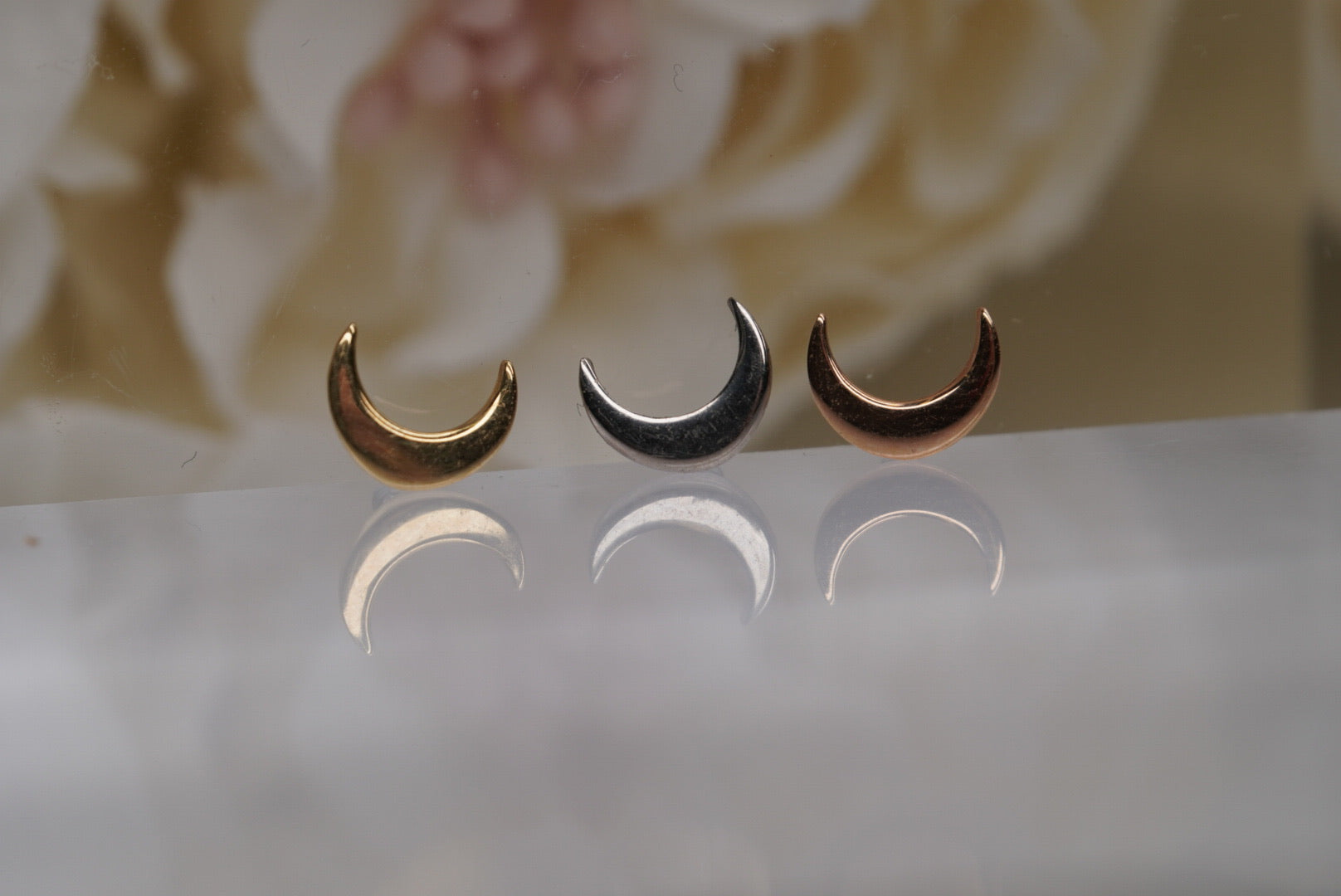 Crescent Moon in Gold 16/18g