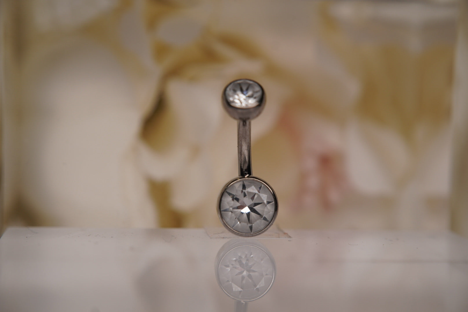 Geo Star Crystal Navel in a Bezel Setting (4mm/6mm)