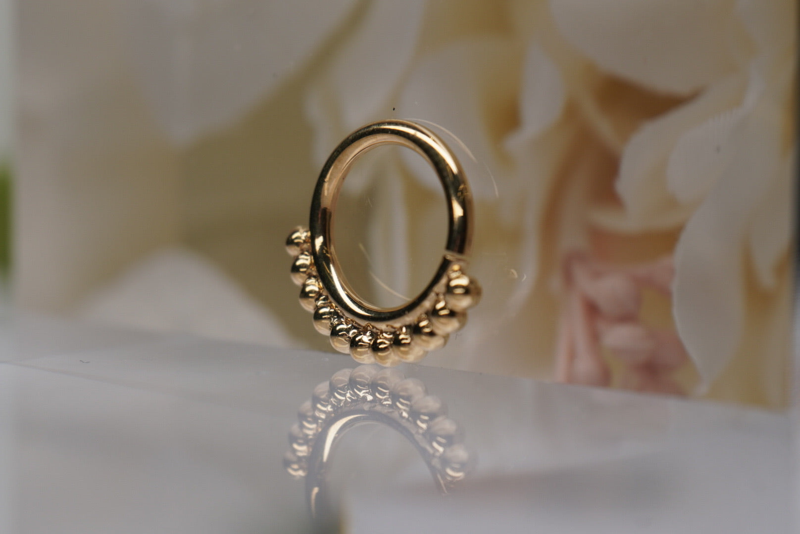 Vaughn Seamless Ring in Gold- 18g