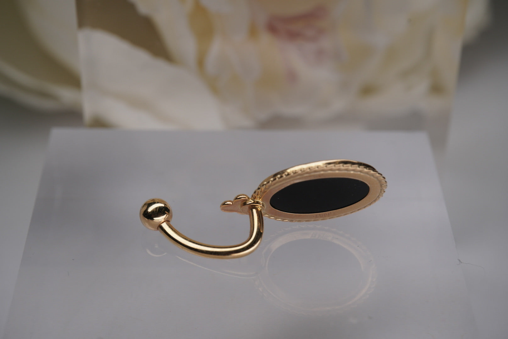 Cameo in Yellow Gold Navel