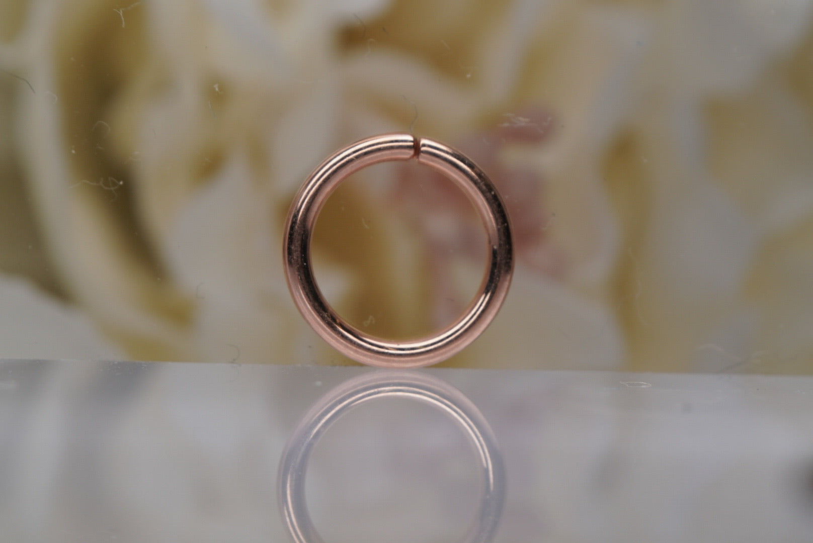 18g Seamless Ring in Gold