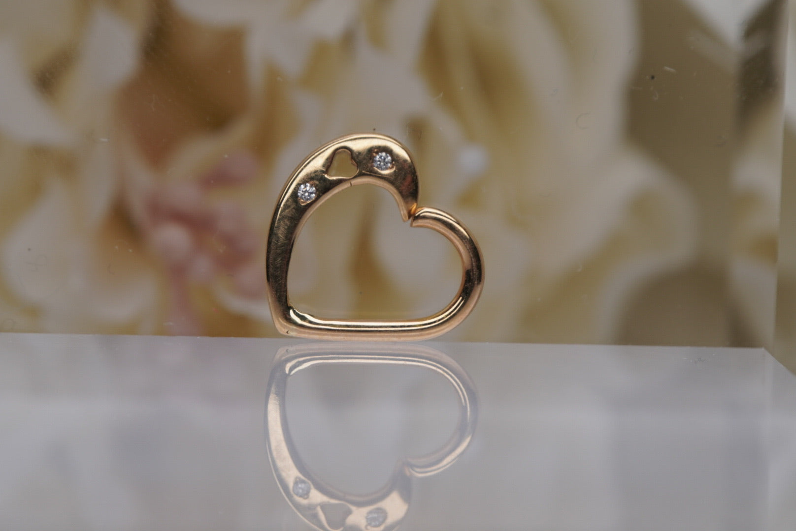 Aimee in Yellow Gold 16g 3/8" RIGHT