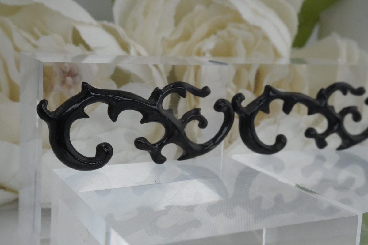 6g Black Thorn Wood Hangers