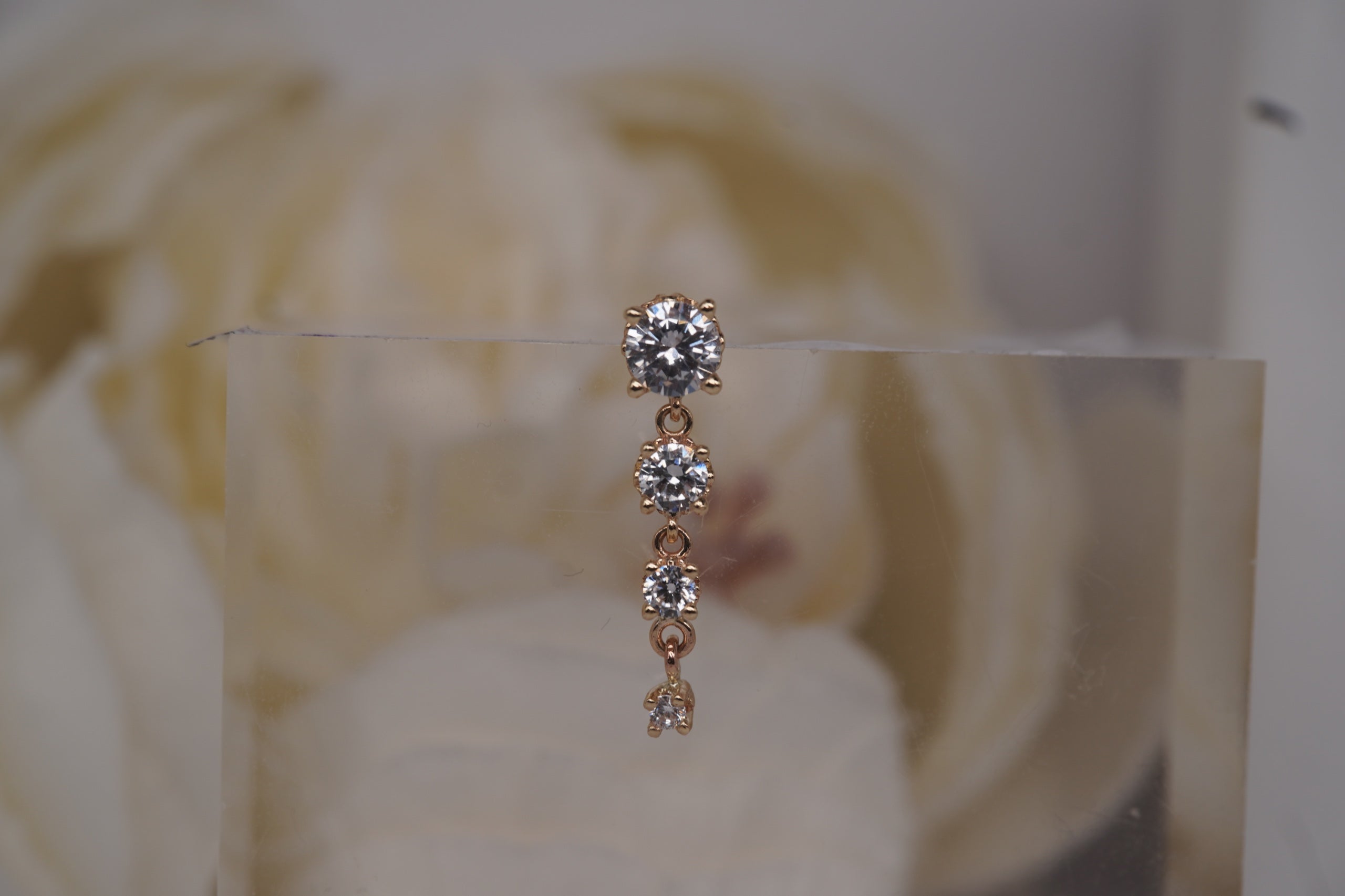 4 Classic Prong Dangle