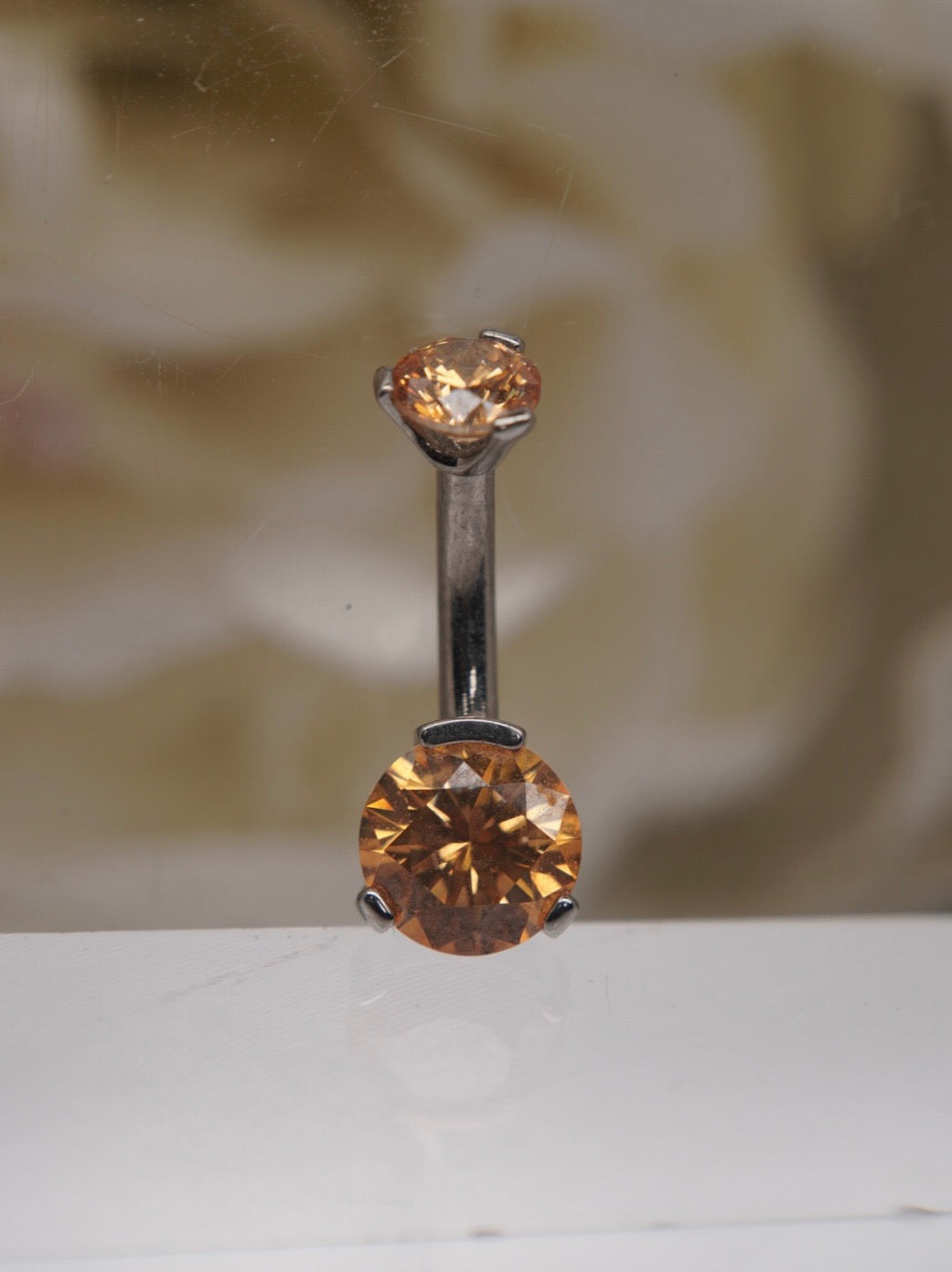 Amber Crystal Navel in a Prong Setting (4mm/6mm)