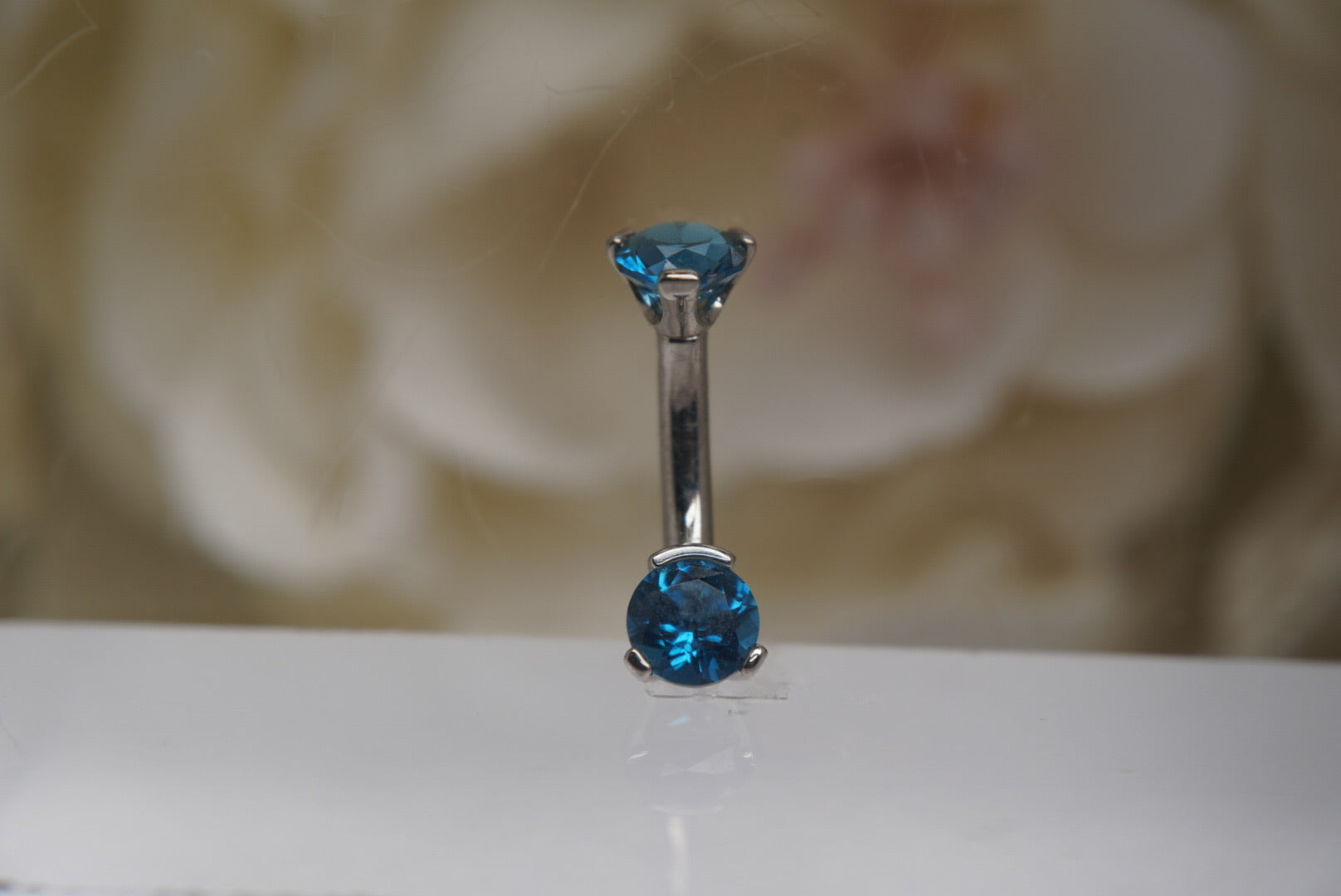 London Blue Crystal Navel in a Prong Setting (4mm/4mm)