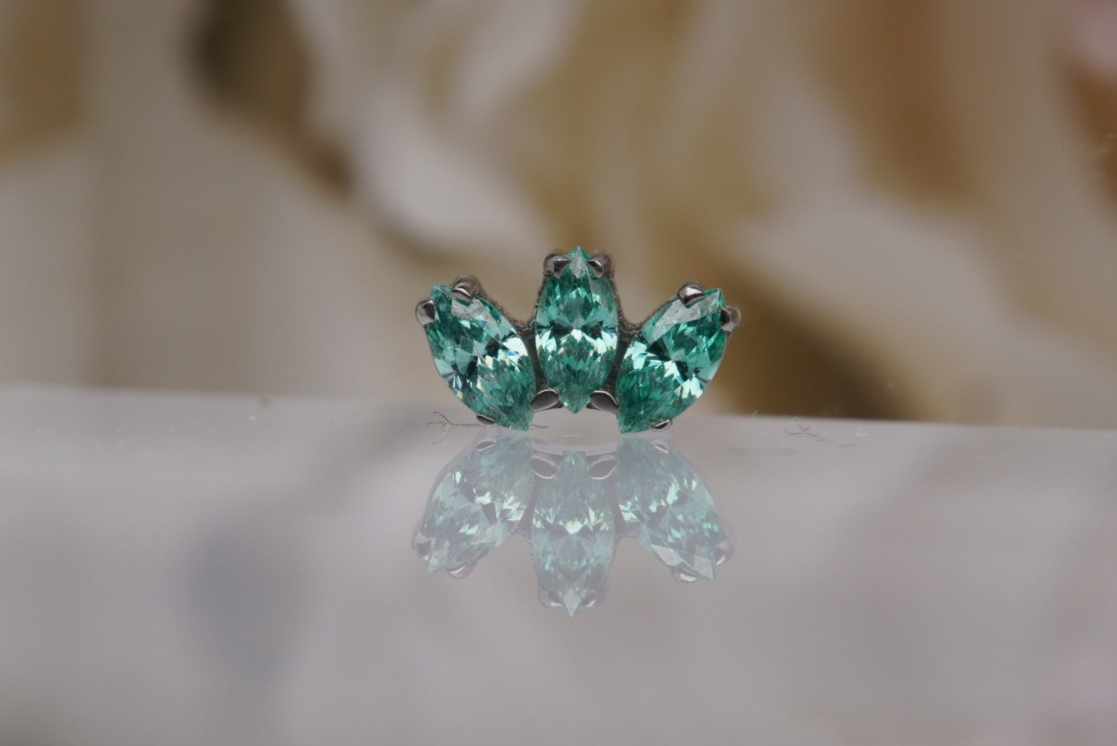 Fancy Light Green Marquis Fan 16g