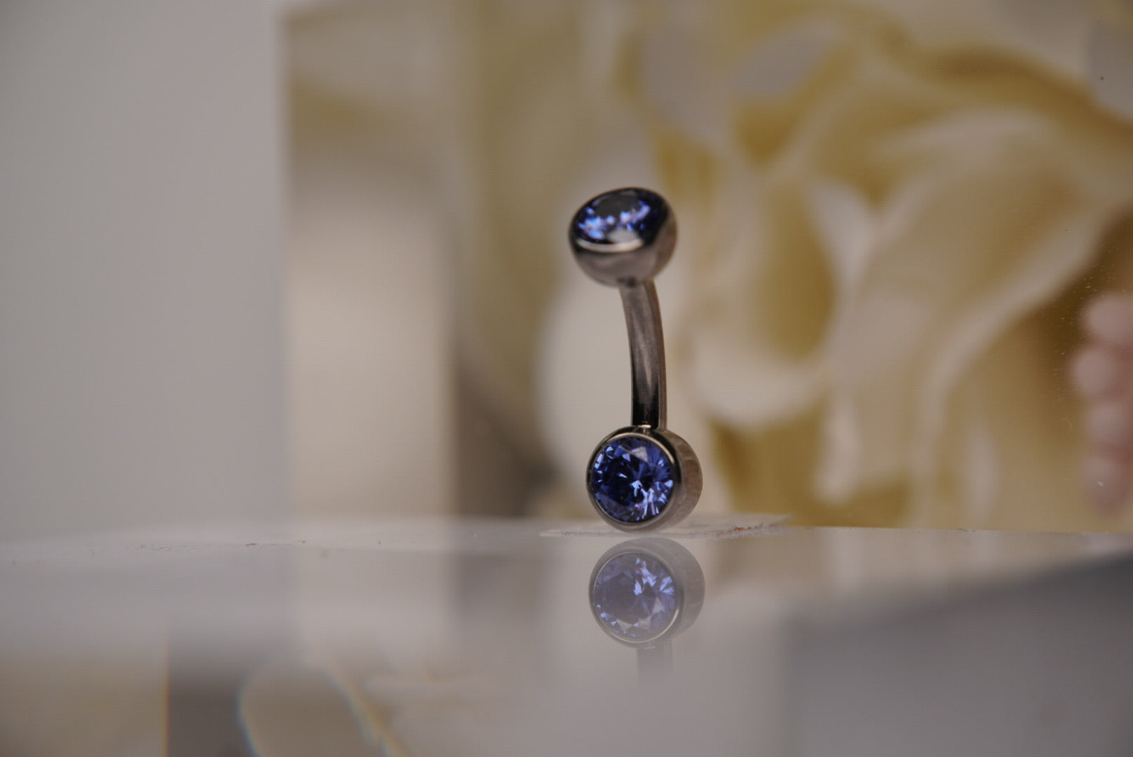Tanzanite Crystal Navel in a Bezel Setting (4mm/4mm)