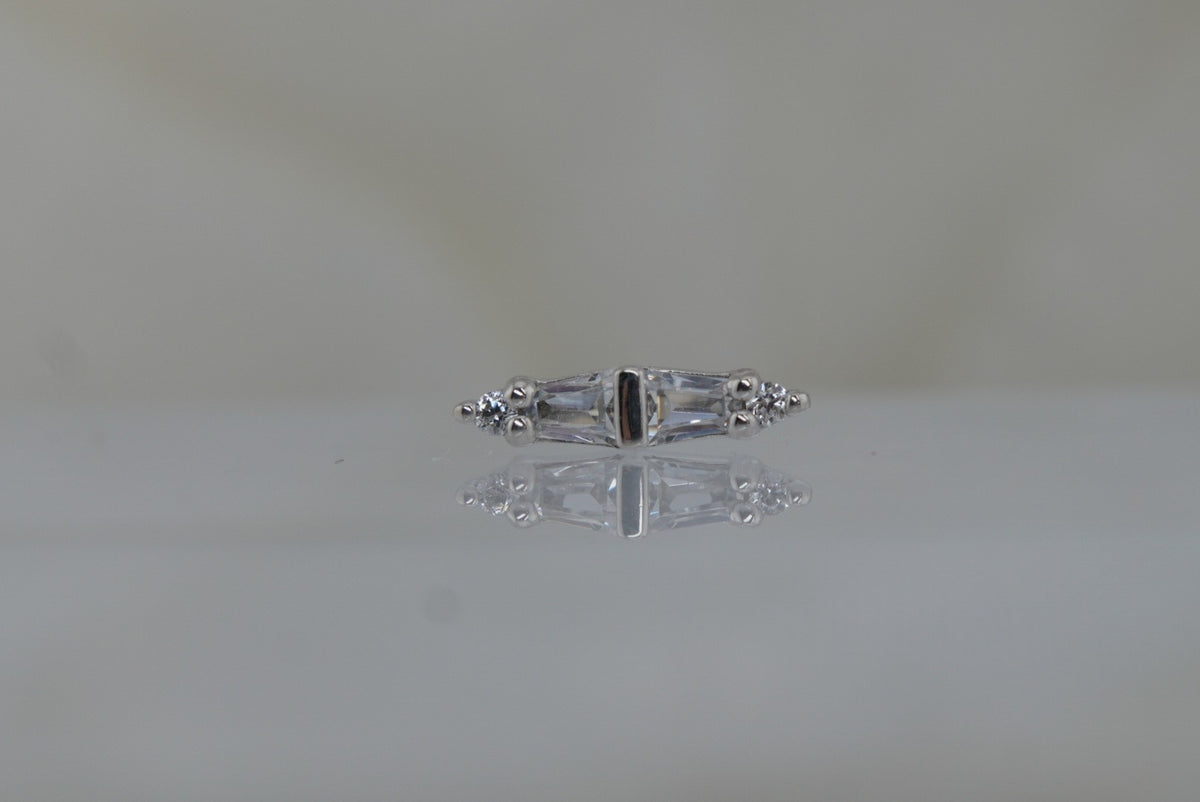 Front view of Buddha Jewelry’s “Essential” in 14k white gold, featuring alternating crystals in a clean, elongated linear design.