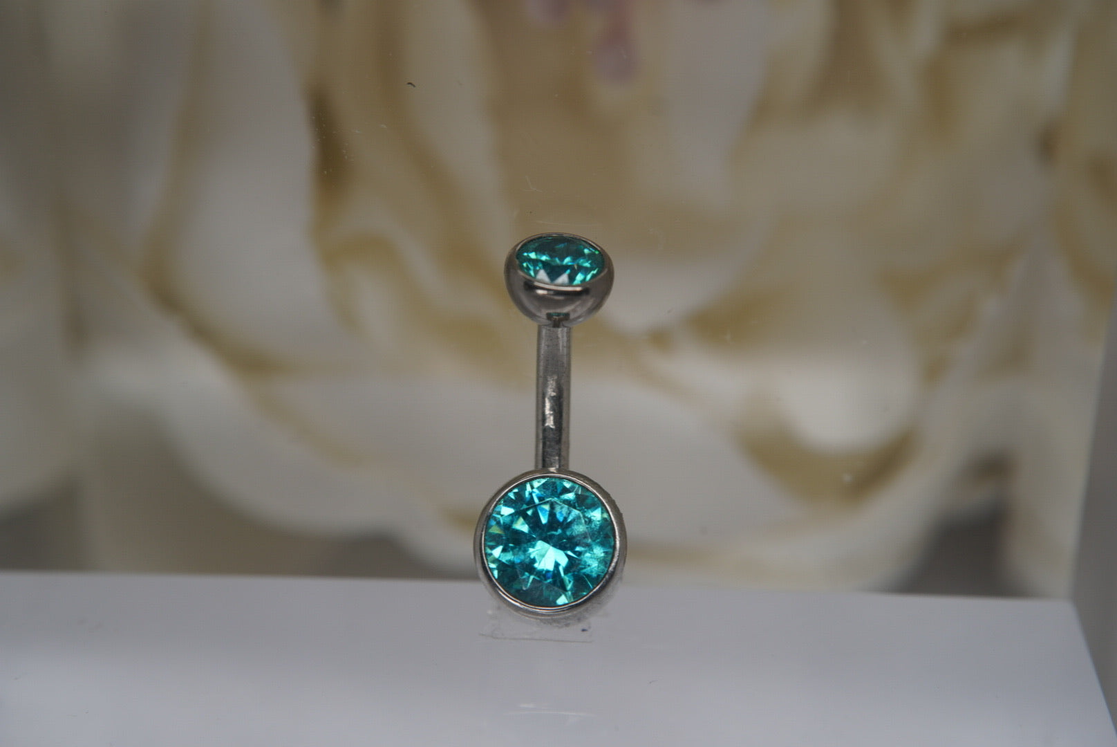 Mint Green Crystal Navel in a Bezel Setting (4mm/6mm)