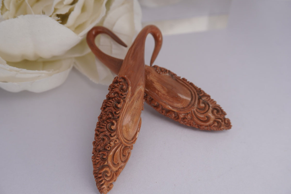 Side and above photo 14g Filigree Wood Hangers