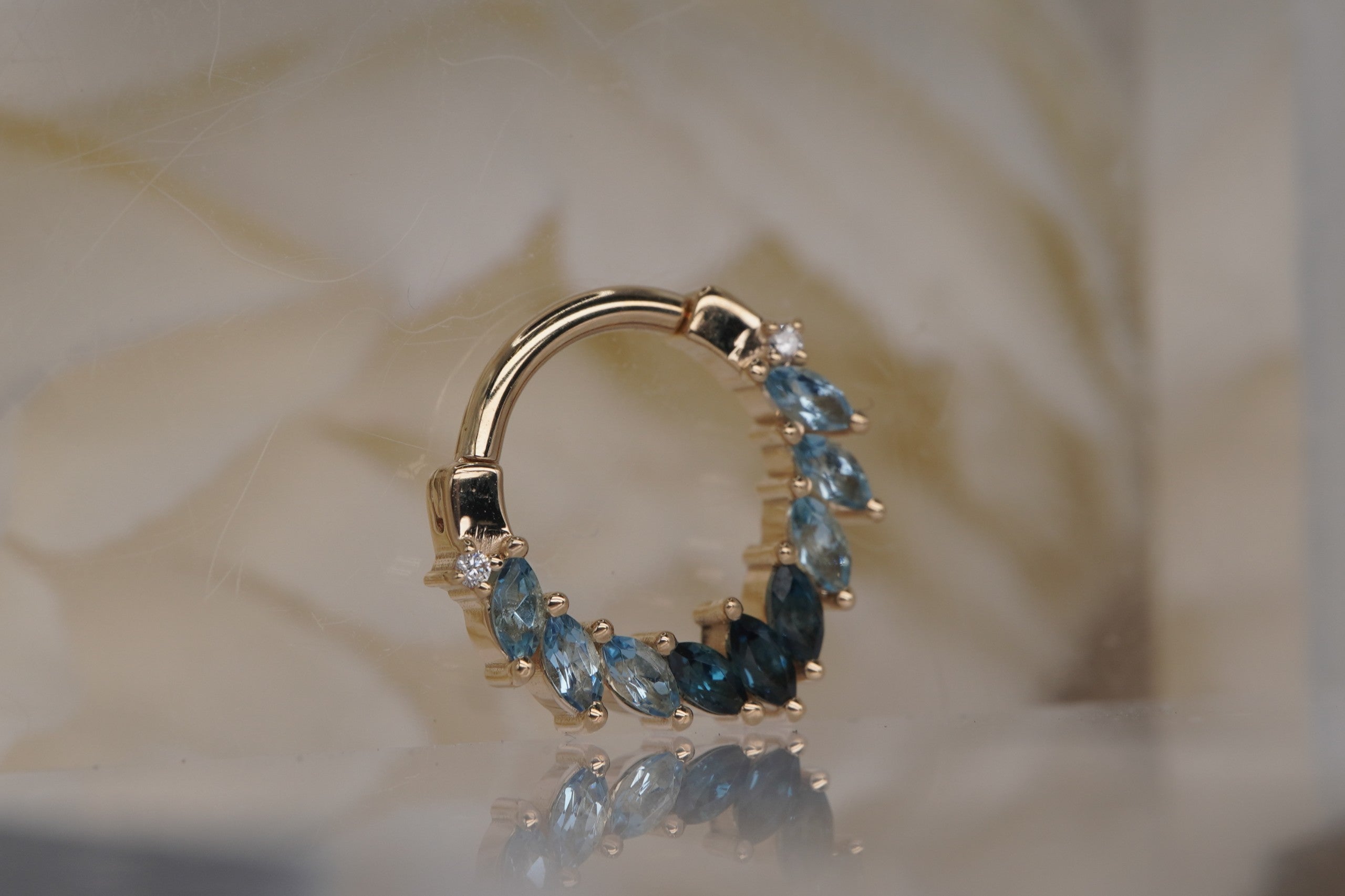 Maeve Clicker in Yellow Gold