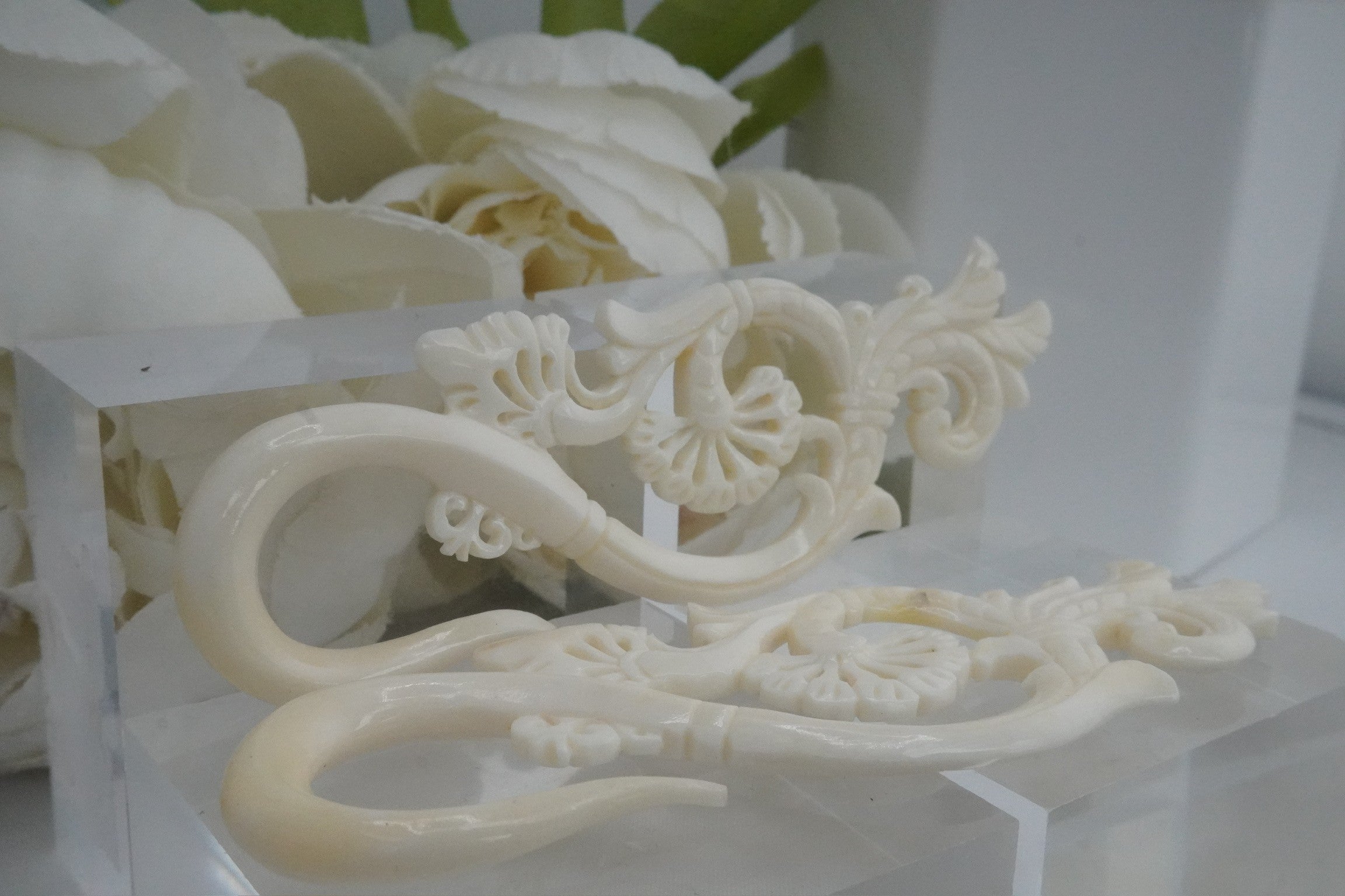 Floral Filigree Hangers - 2g