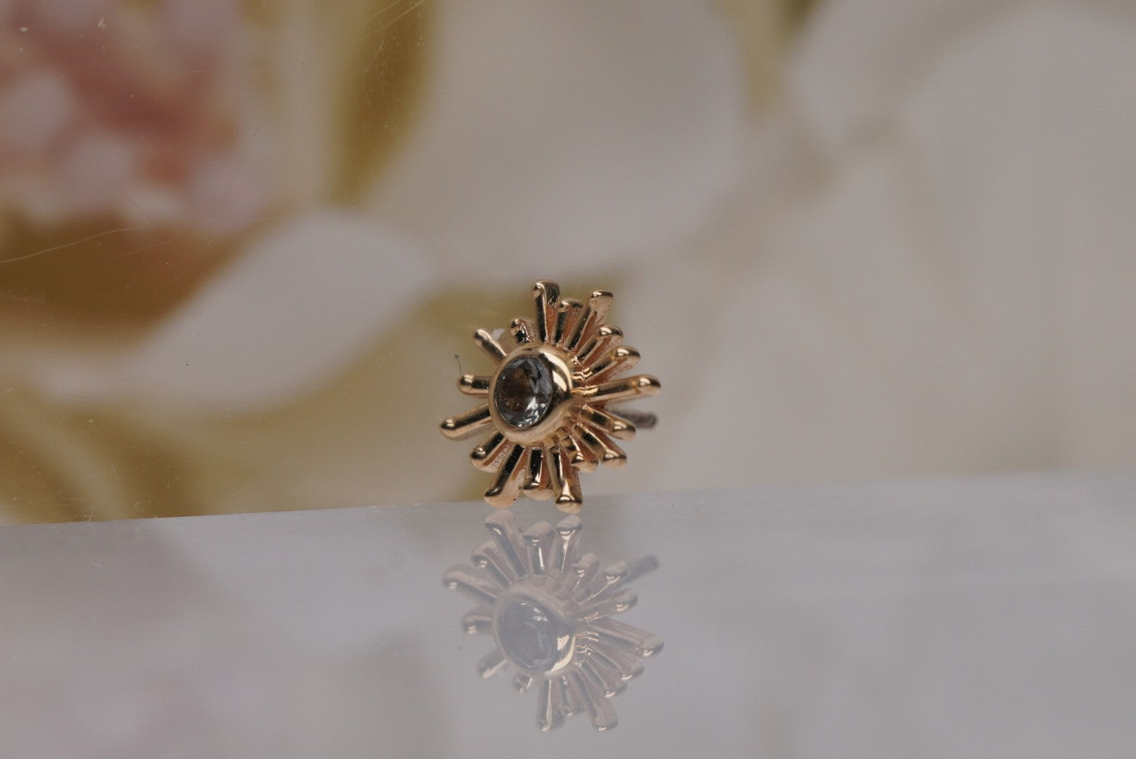 Large Sunray with Grey Sapphire