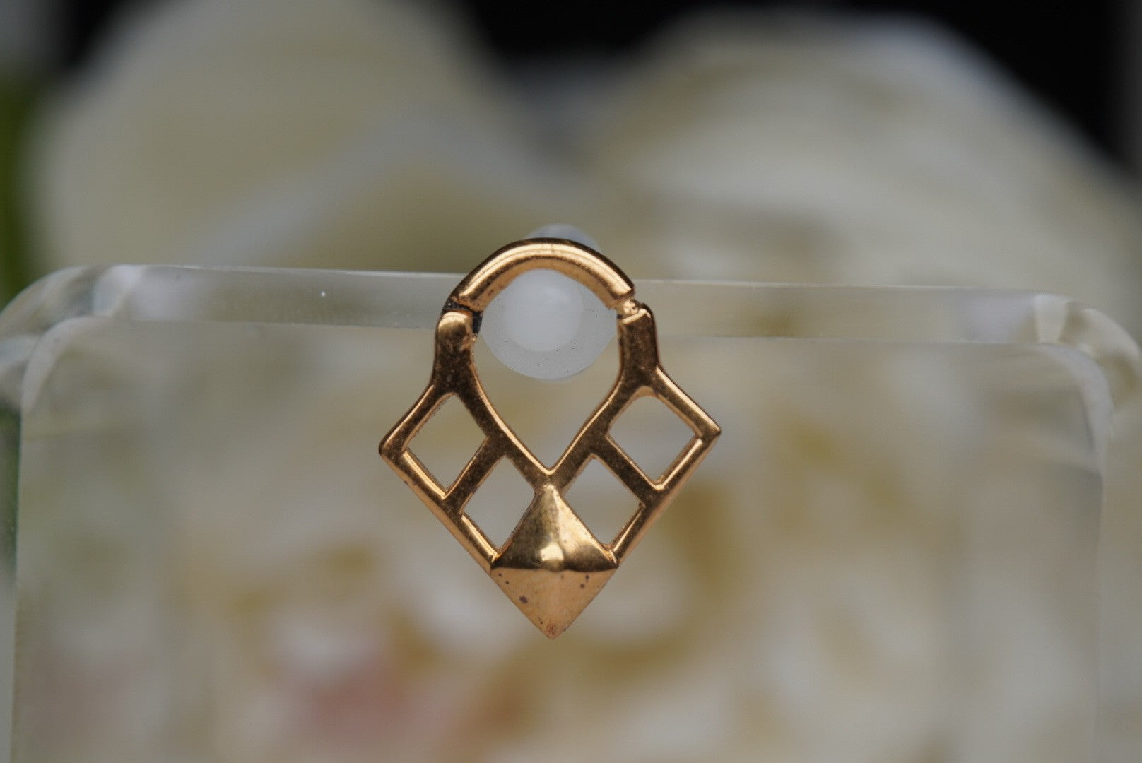 Diamond Triangle Clicker-14g 5/16"