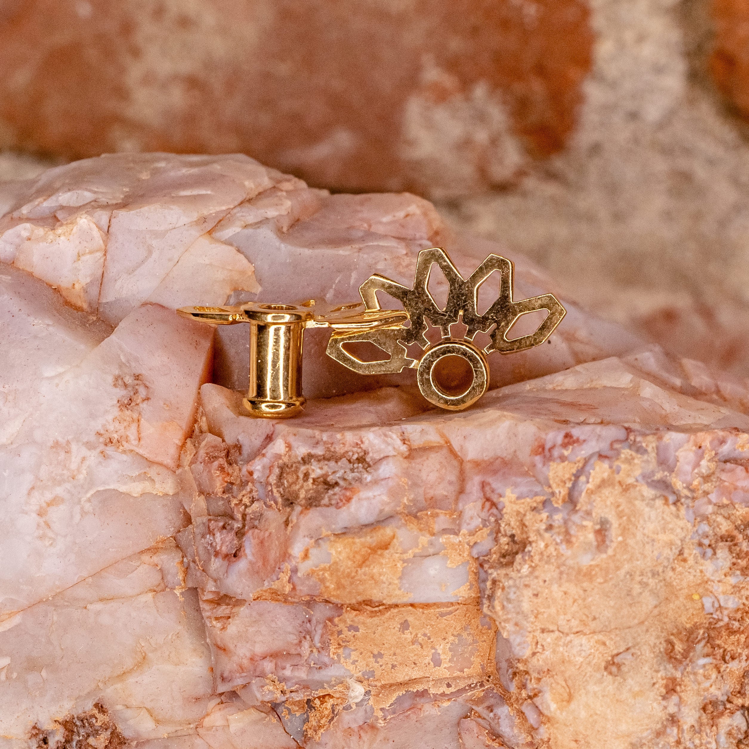 Poly Plug Eyelet-6g-Yellow Gold Plated