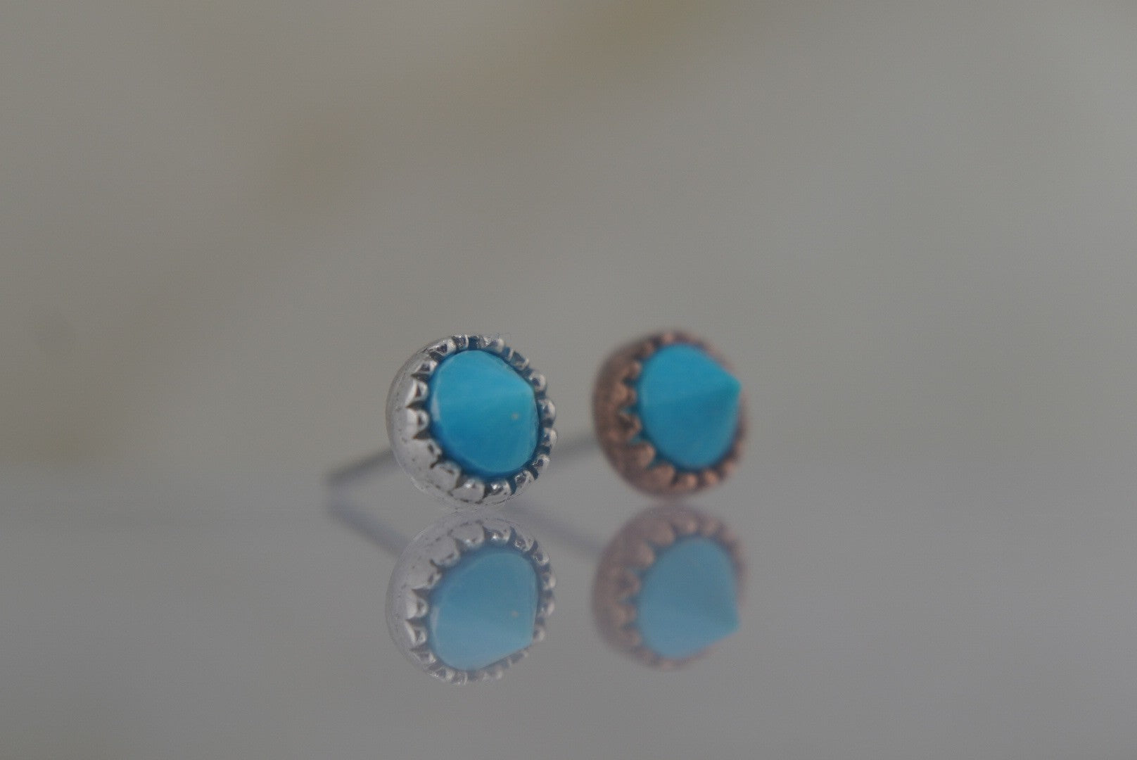 Round Accent Bezel Reverse Set in Turquoise