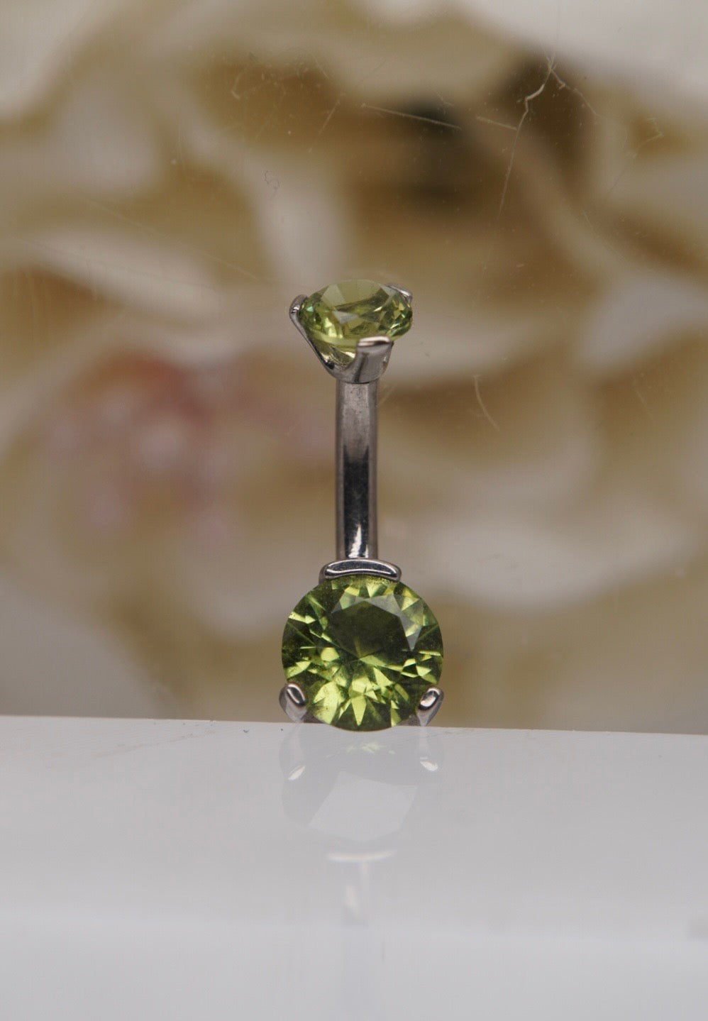 Paradise Green Crystal Navel in a Prong Setting (4mm/6mm)