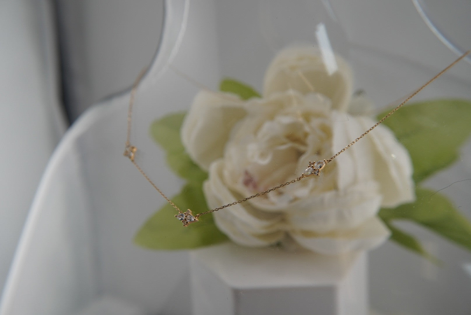 Elysian Necklace with WHITE SAPPHIRES in Yellow Gold