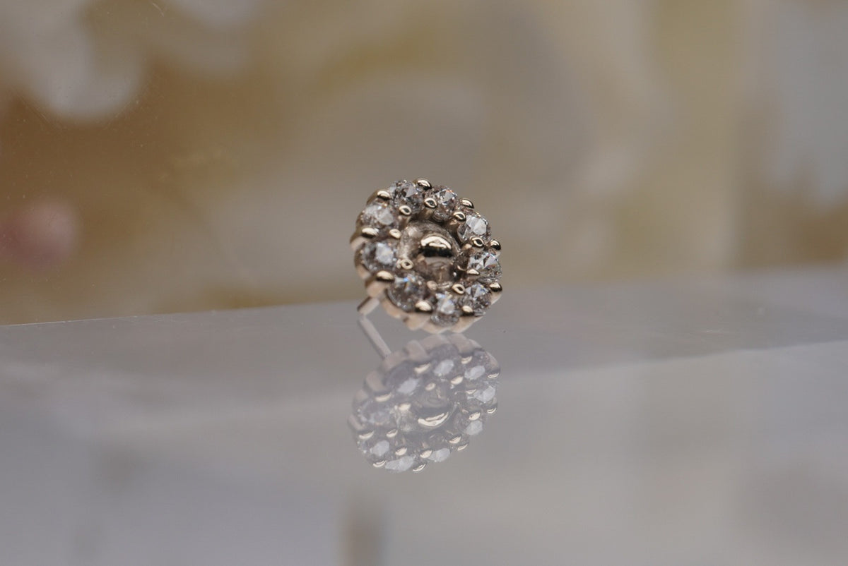 Photo of 14k white gold 5.5mm "Daisy", side view