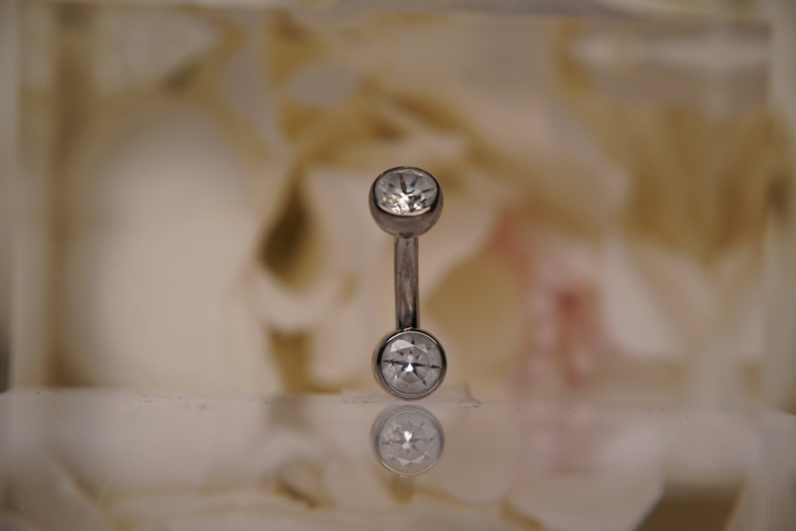 Geo Star Crystal Navel in a Bezel Setting (4mm/4mm)