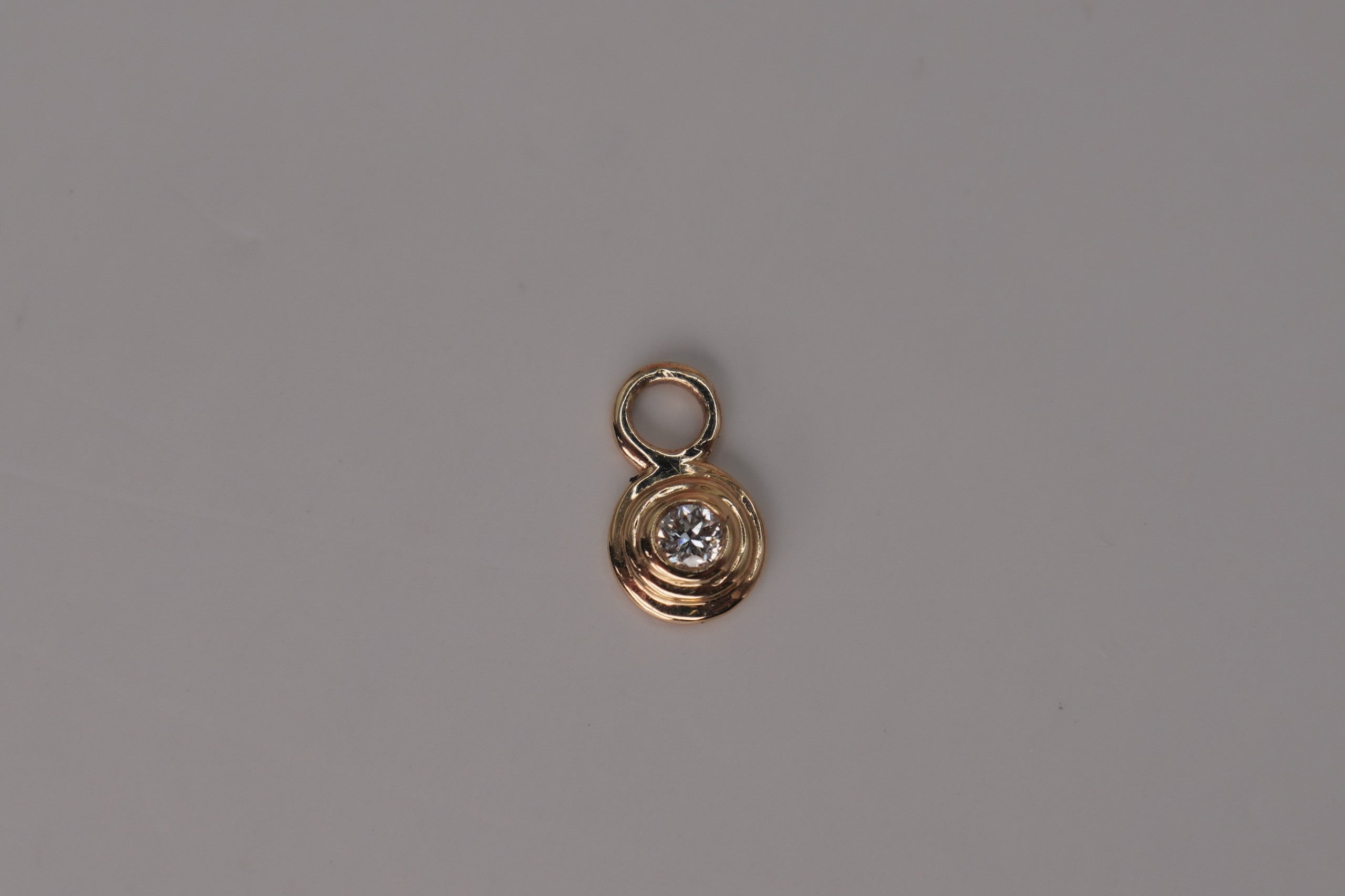 Omega 00 Charm in Diamond