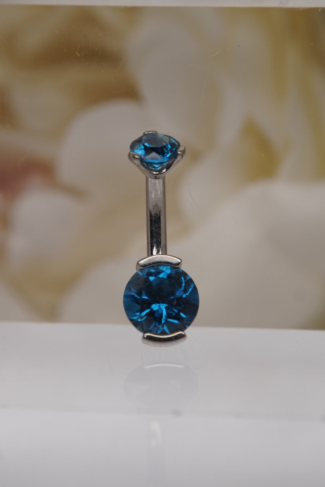 London Blue Crystal Navel in a Prong Setting (4mm/6mm)