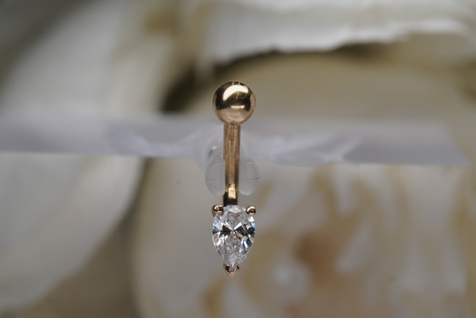 Pear Shaped Navel in Yellow Gold