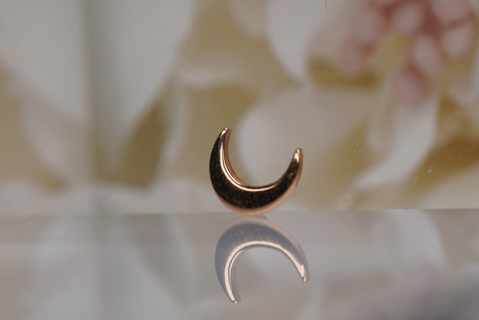 Crescent Moon in Gold- 12/14g