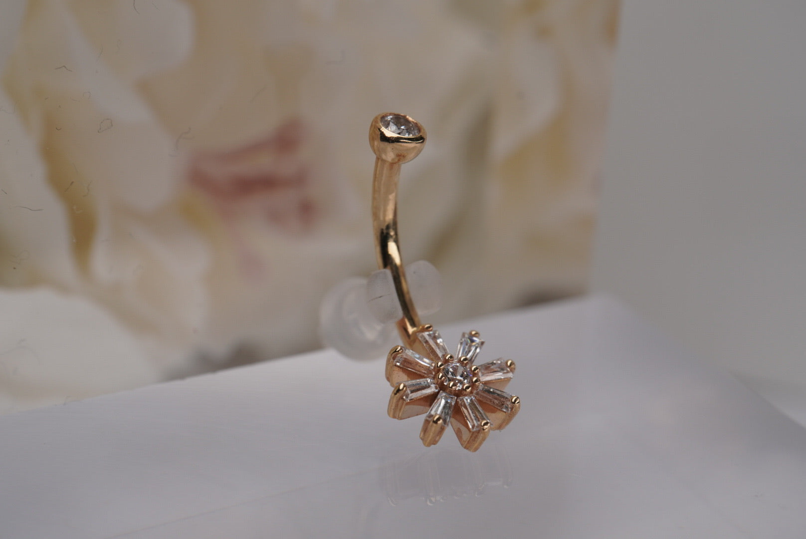 Deliah Navel in Yellow Gold