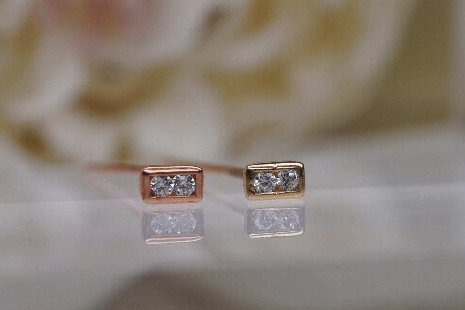 2-Gem Channel Nostril Screw in Gold