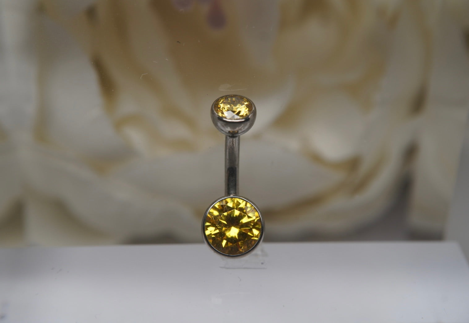Yellow Crystal Navel in a Bezel Setting (4mm/6mm)