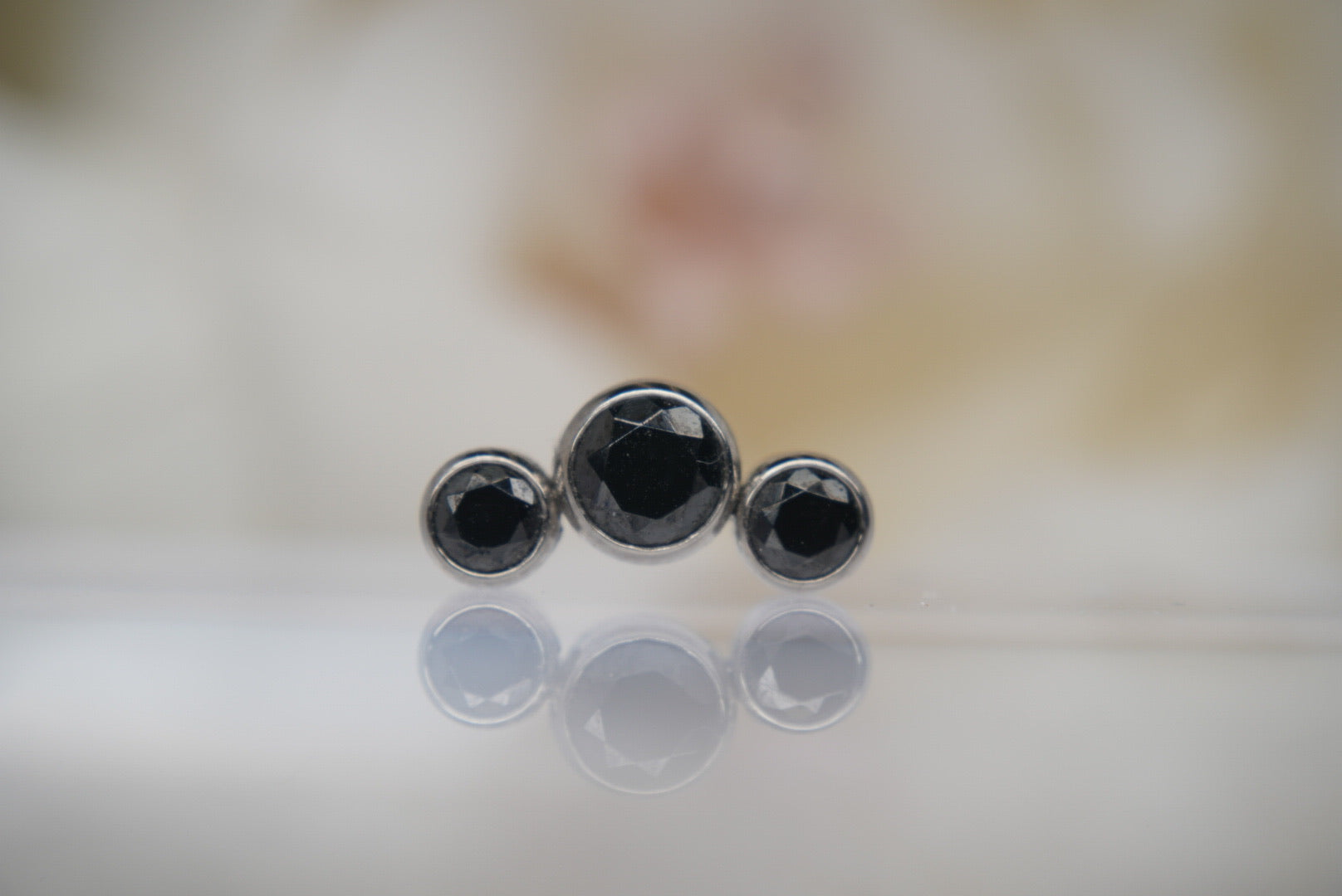 3-Gem Curve Large (Black)