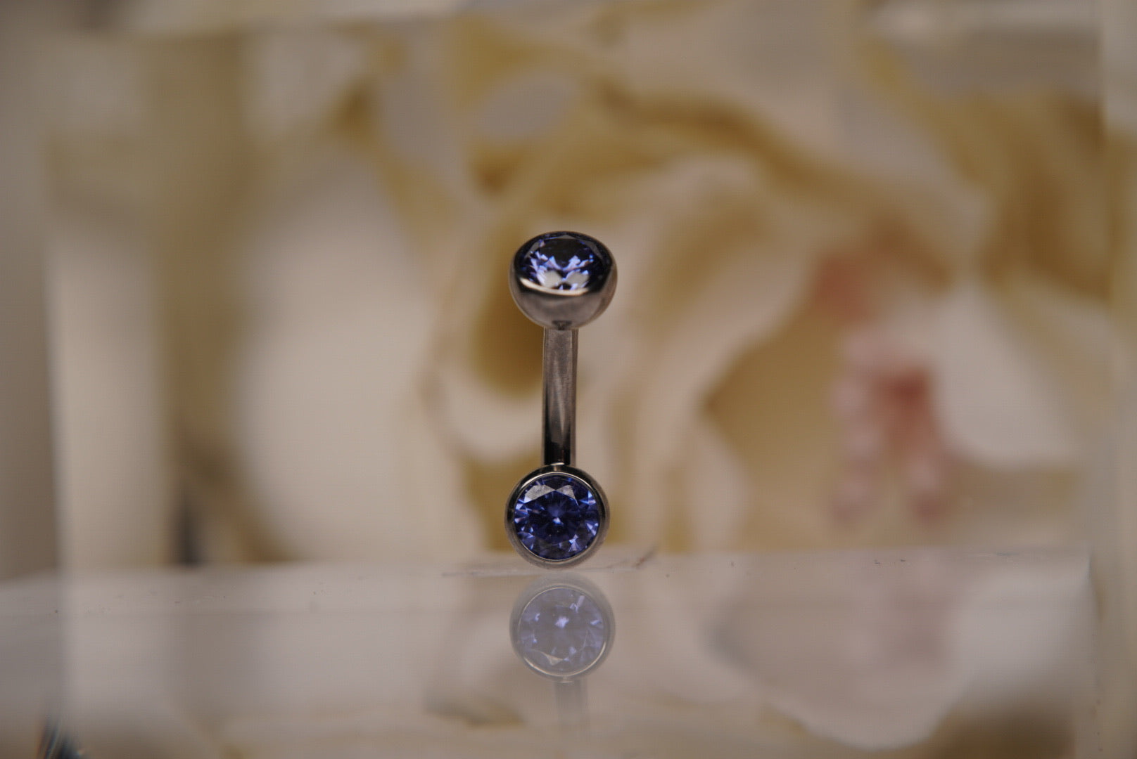 Tanzanite Crystal Navel in a Bezel Setting (4mm/4mm)
