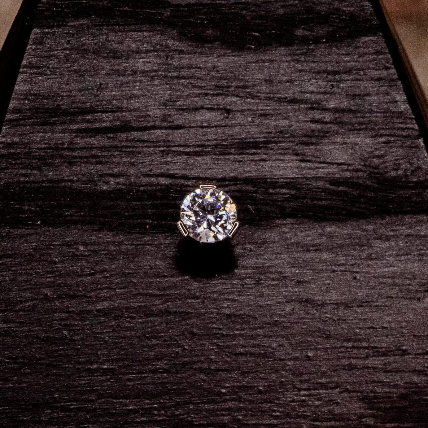 White Crystal Prong-12/14g