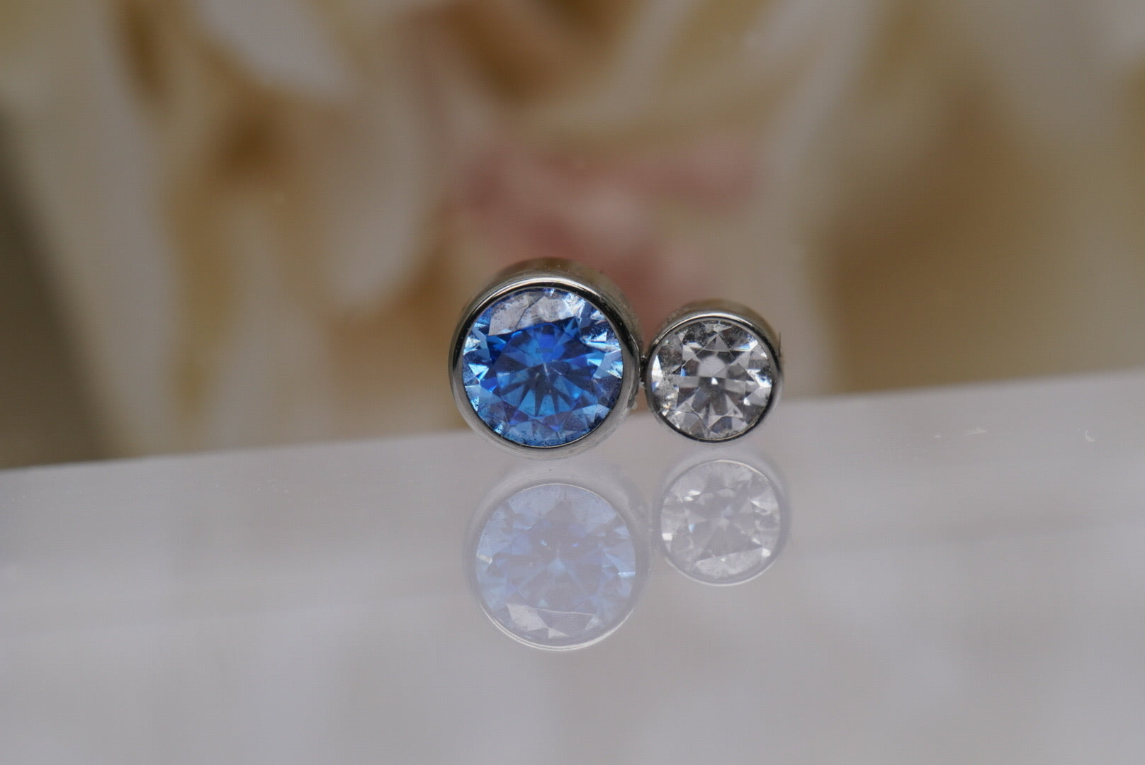Large 2-Gem (Arctic Blue with White)-12/14g
