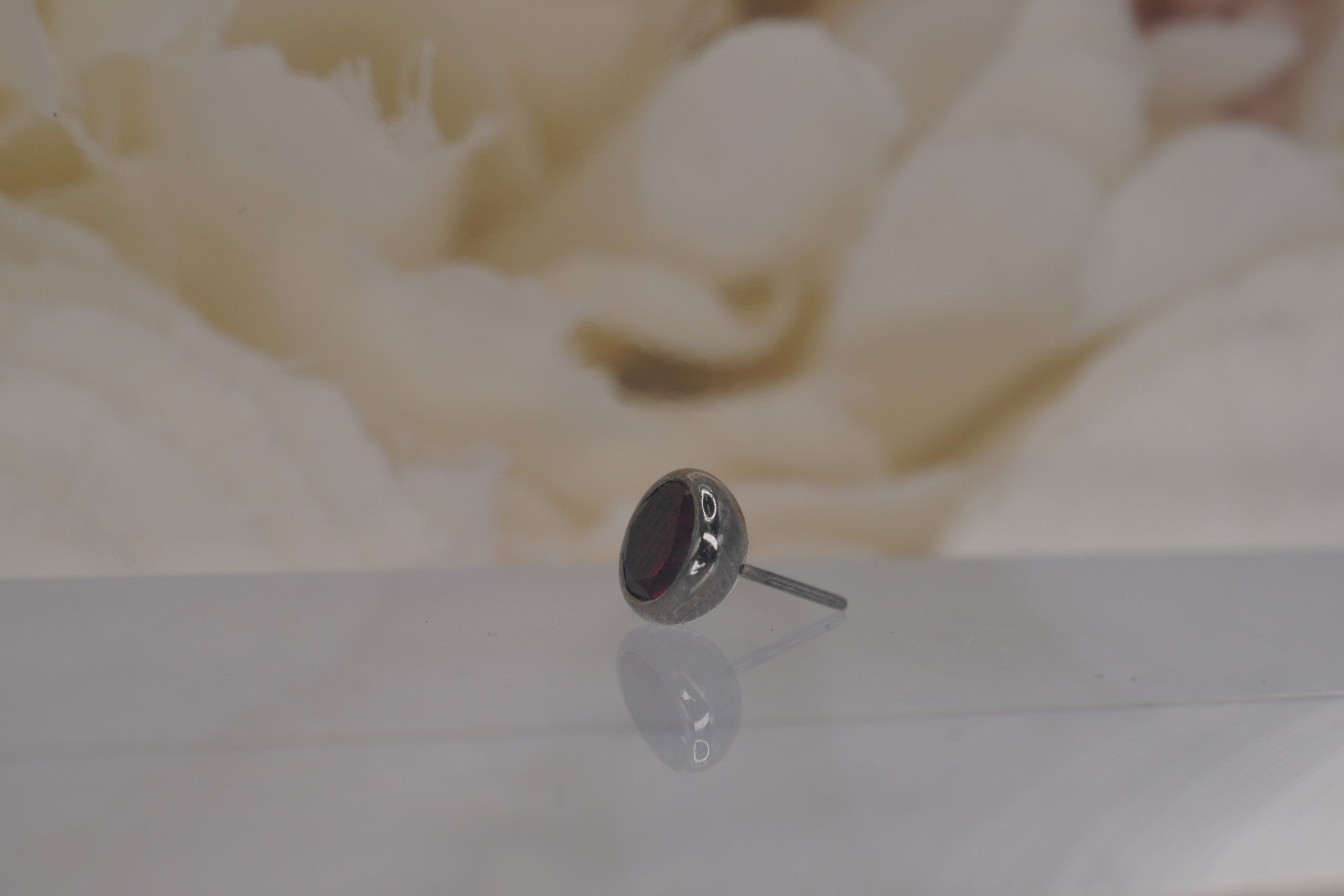 Round Bezel - Dark Red Crystal